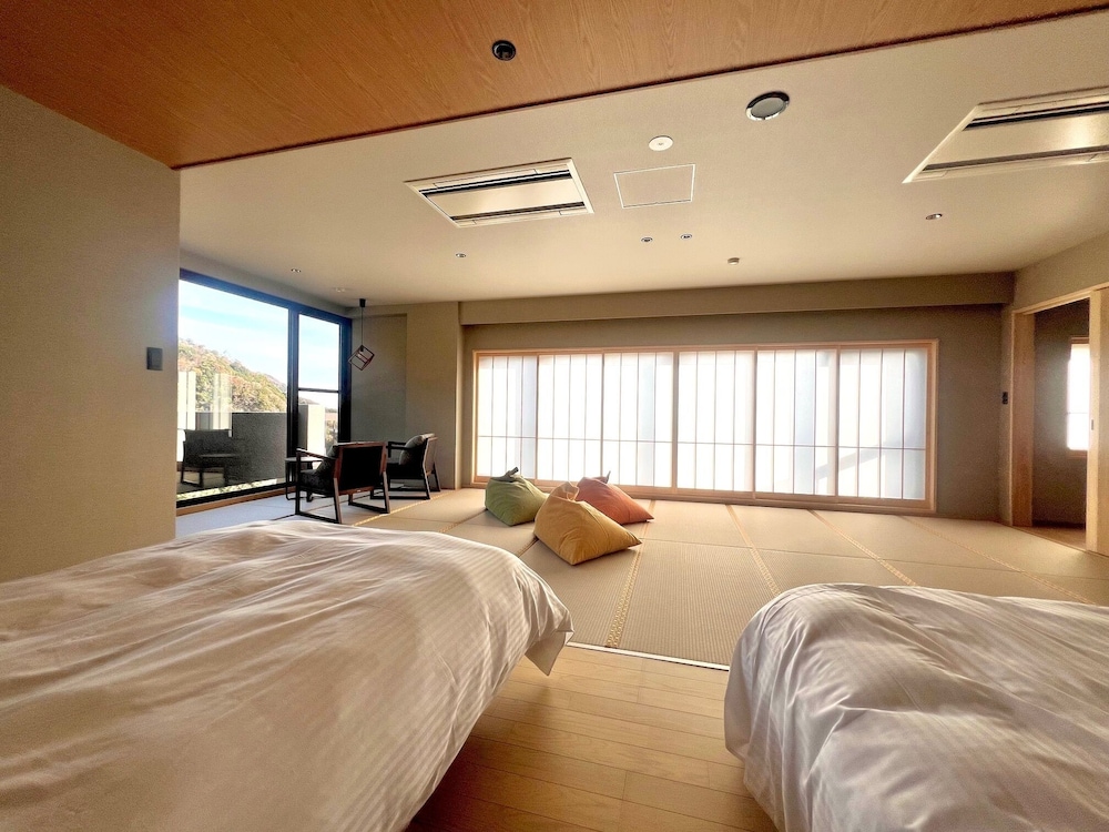 غرفة بريميوم بسريرين منفصلين وفرشتي فوتون بإطلالة على الجبل بغرفتي نوم، Hotel Yunomoto 2/2