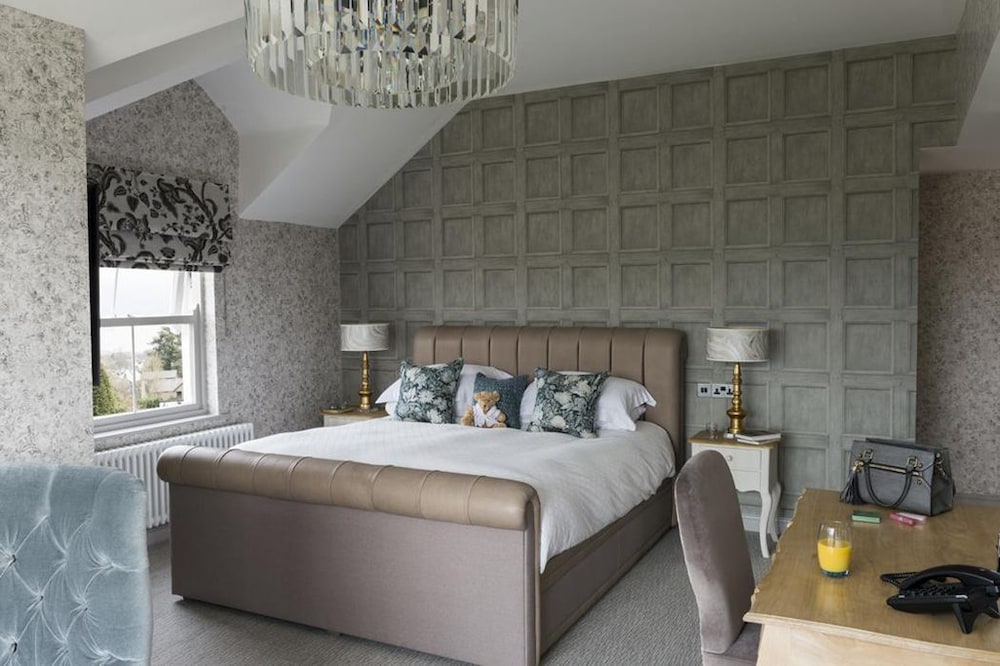 Signature, King Bed, Lake Side, Lake View