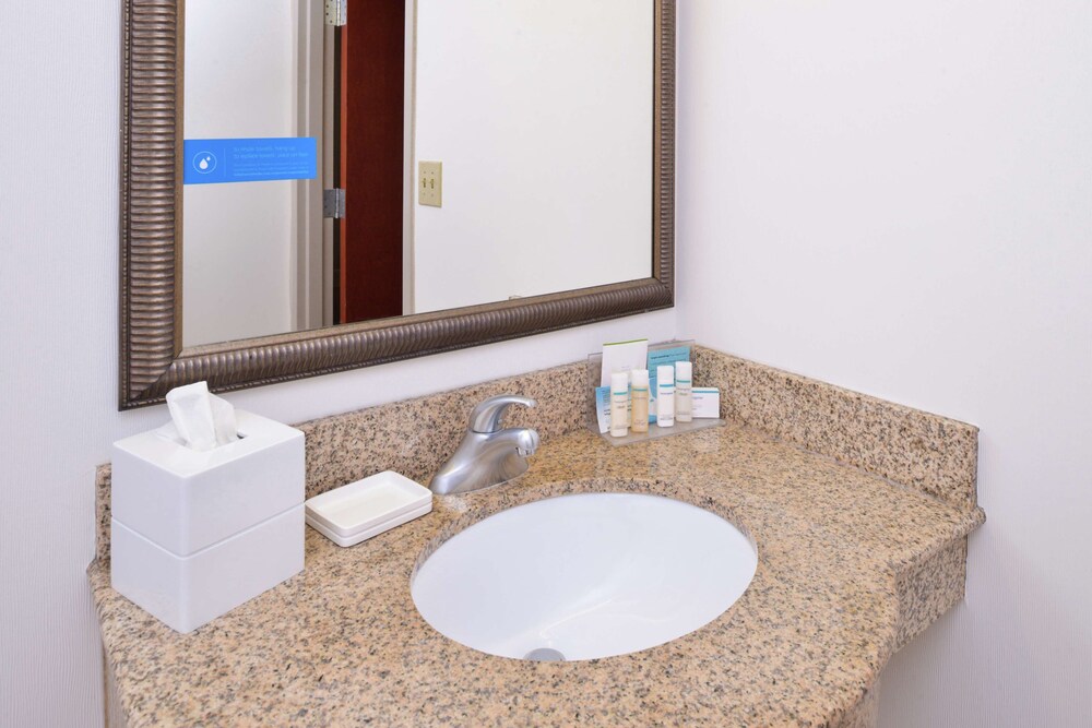 Hampton Inn Suites Wilmington 36/51