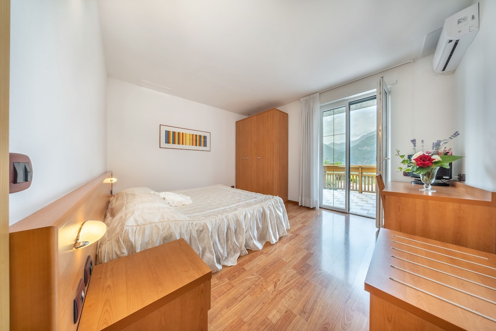 Hotel Karinhall 23/64