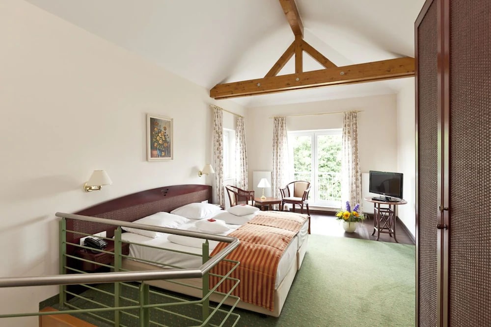 Schlosshotel & Orangerie Klink 12/50