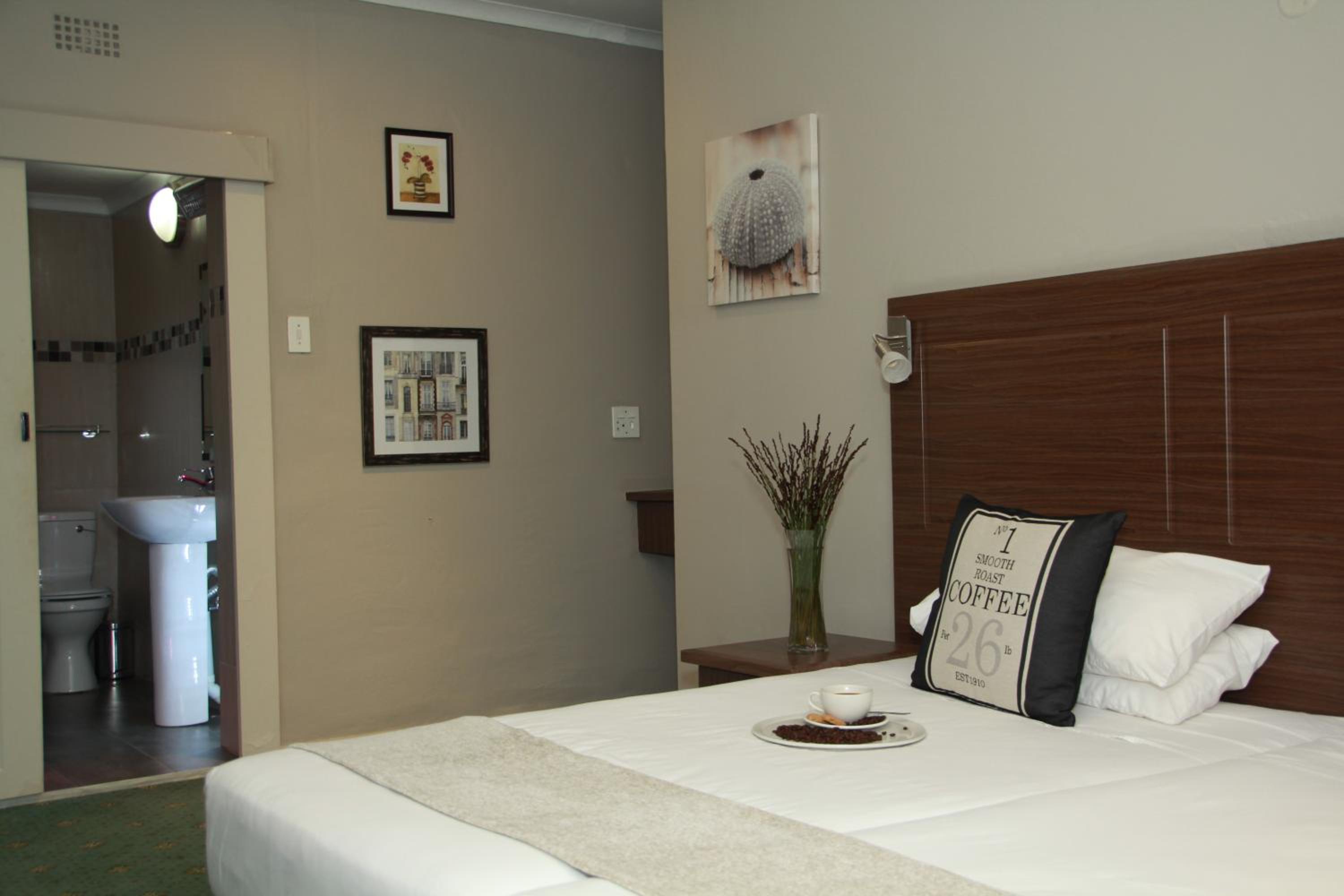 Itumeleng Guest House 4/9