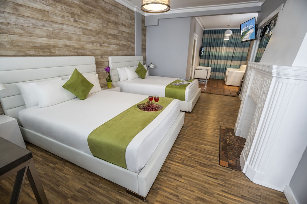 Chesterfield Hotel and Suites 20/50
