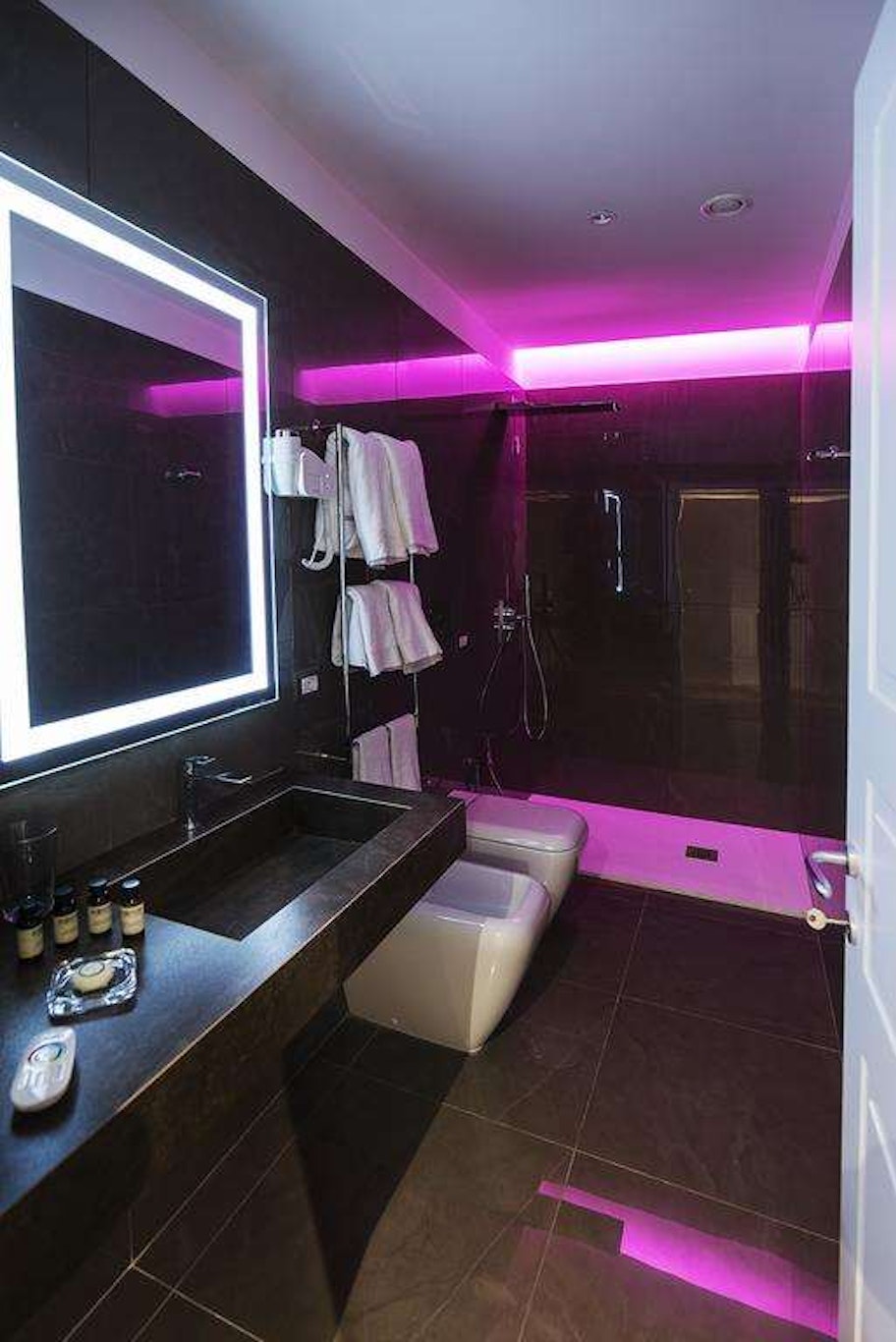 Caruso Place Boutique Wellness Suites 64/70
