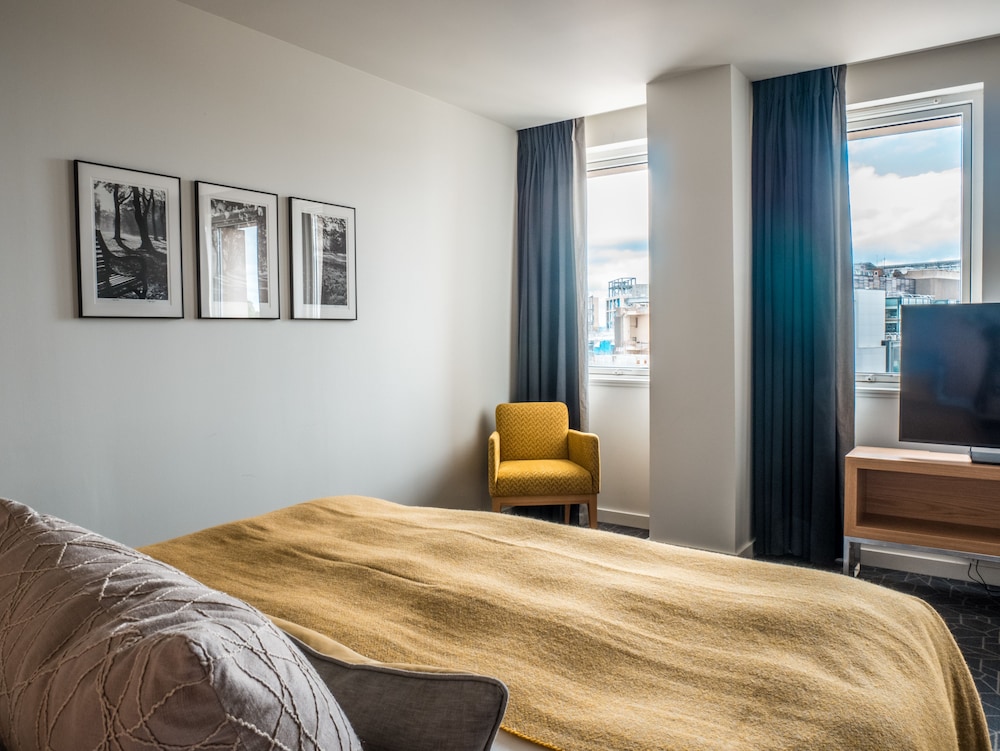 SUPERIOR, KING BED