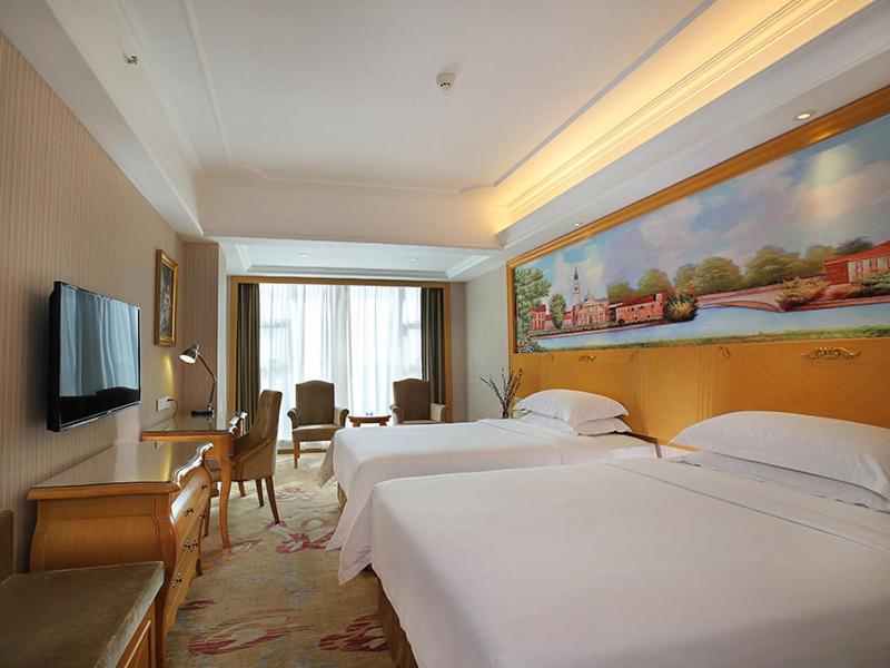 Vienna International Hotel (Hubei Tianmen Donghu Food Street) 12/23