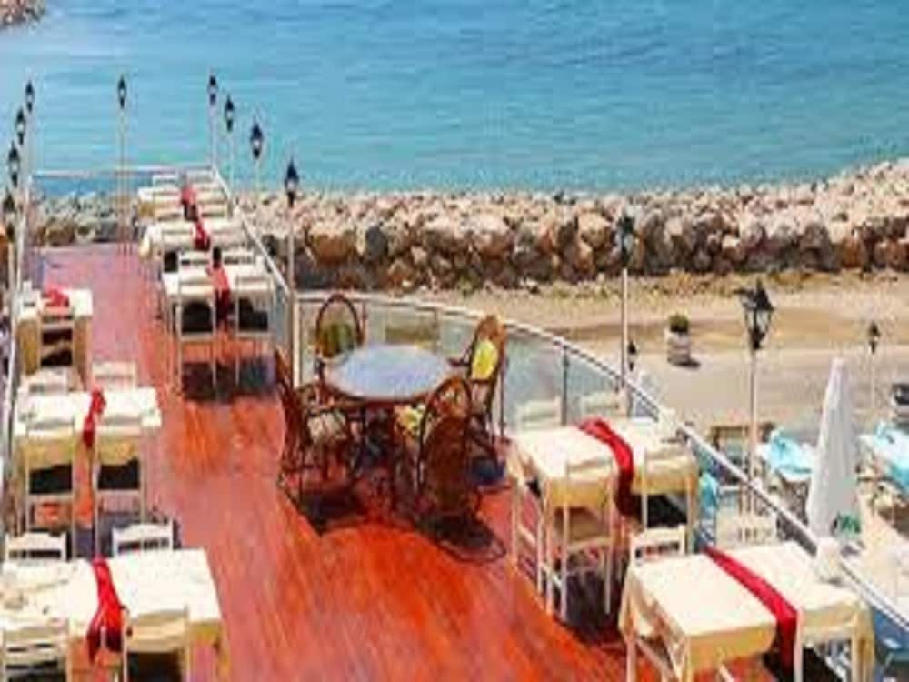 Ucem Hotel Golden Sea 18/19
