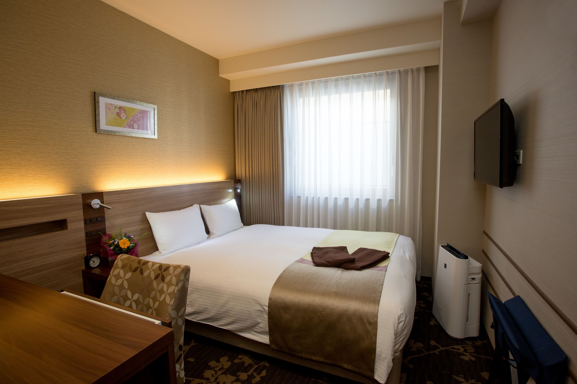 ROOM, DOUBLE BED