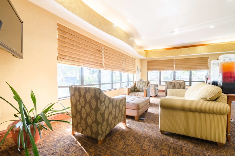 Comfort Suites Salina 30/44