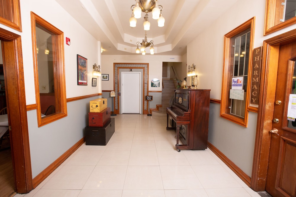 Rialto Hotel 33/49