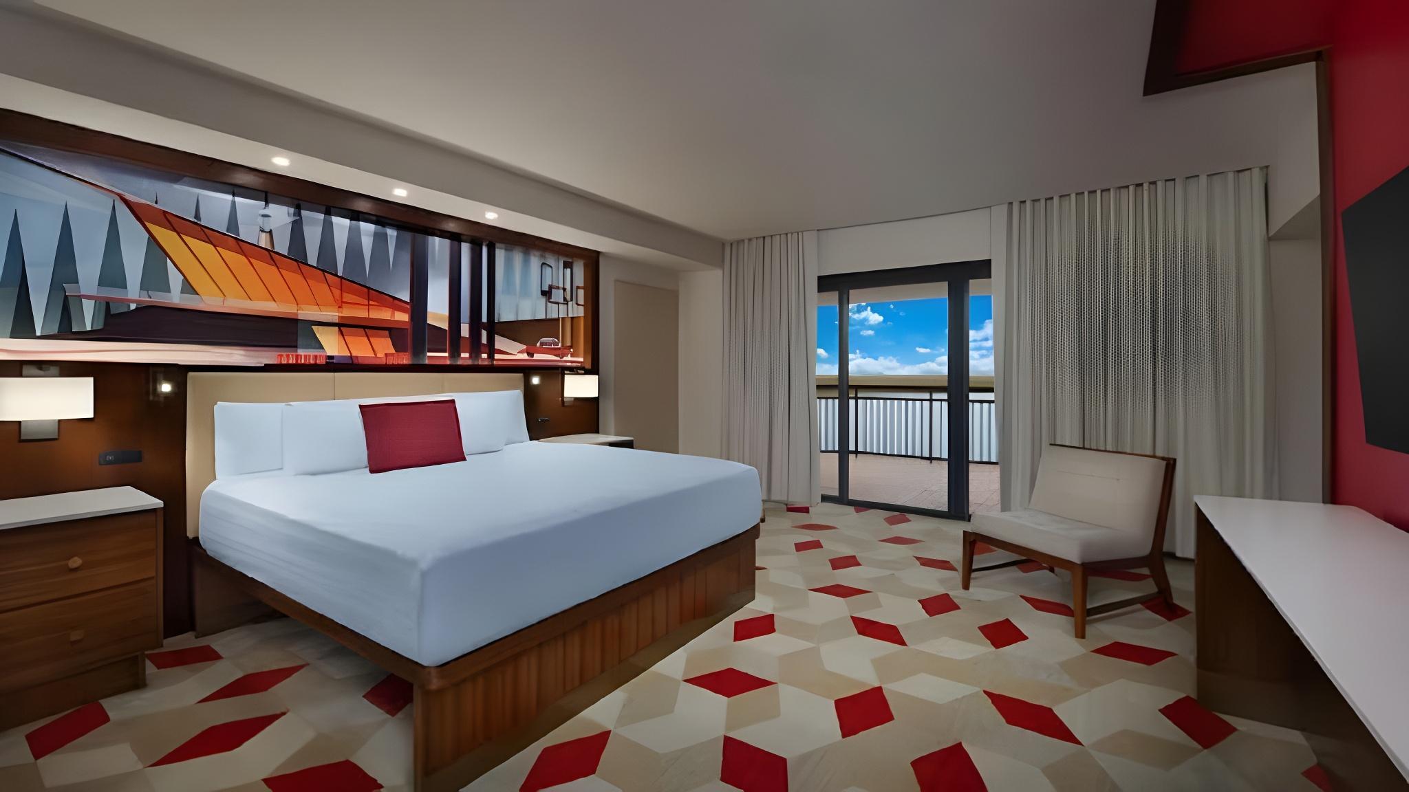 2 Bedrooms, Suite, Water View, Club Floor