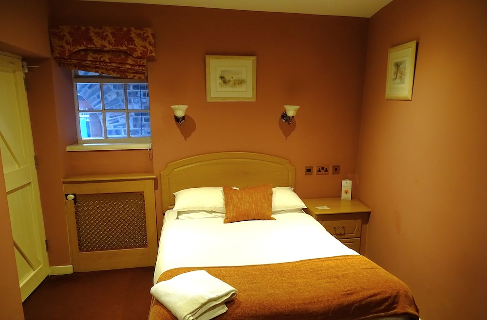 Donington Manor 22/50