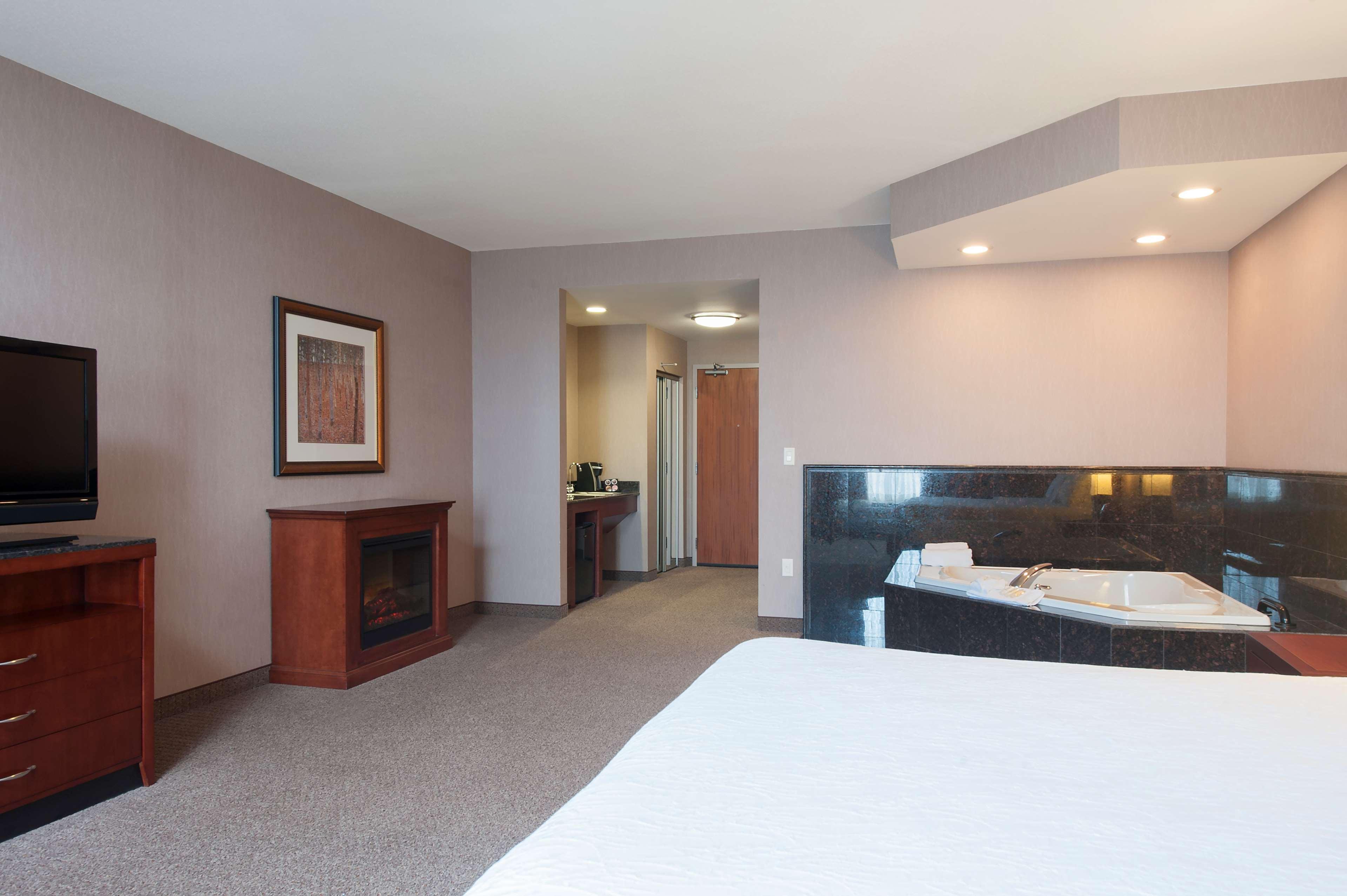 1 BEDROOM, SUITE, KING BED, JETTED TUB