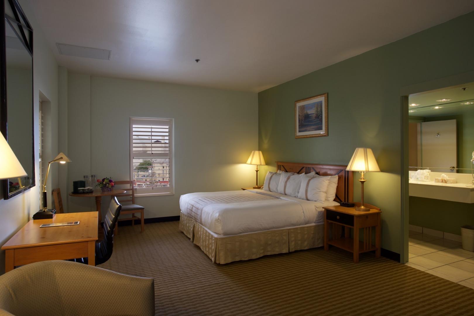 Crockett, Executive, King Bed