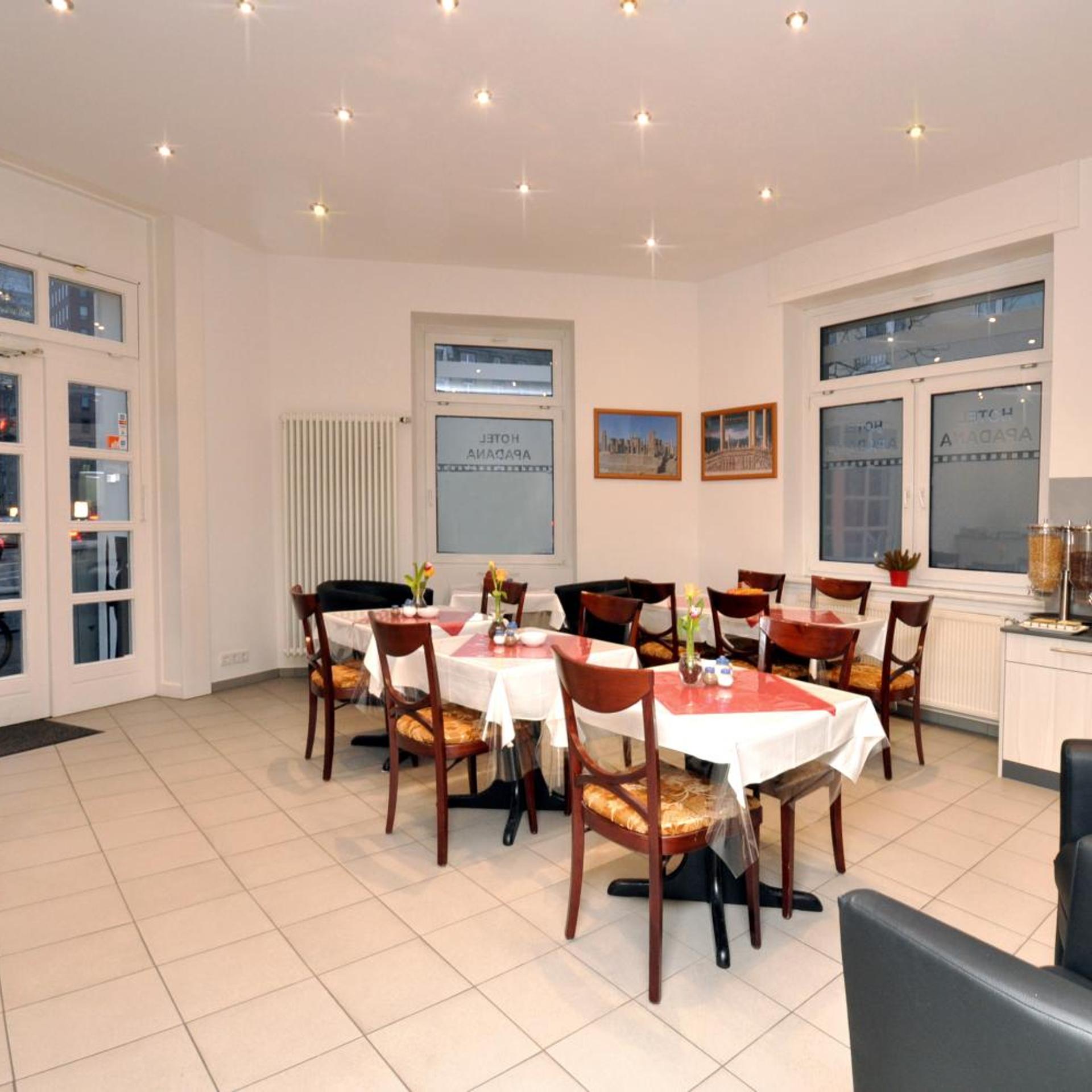 Apadana Hotel 38/50