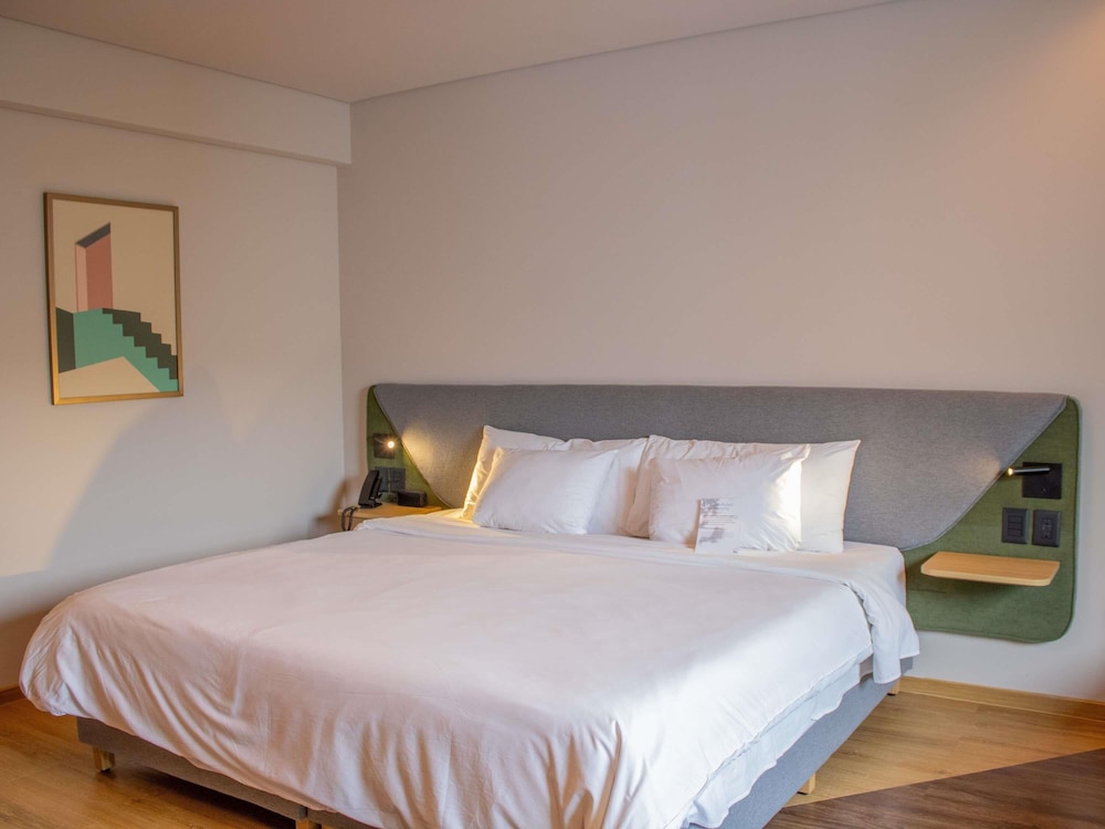 SUPERIOR, KING BED