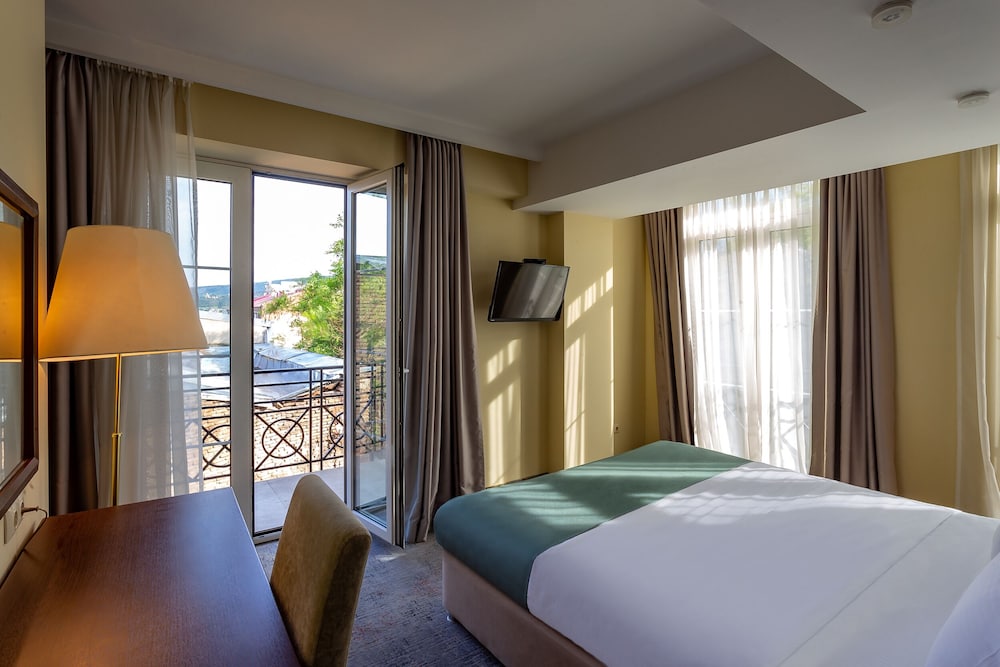A5 Hotel 7/42