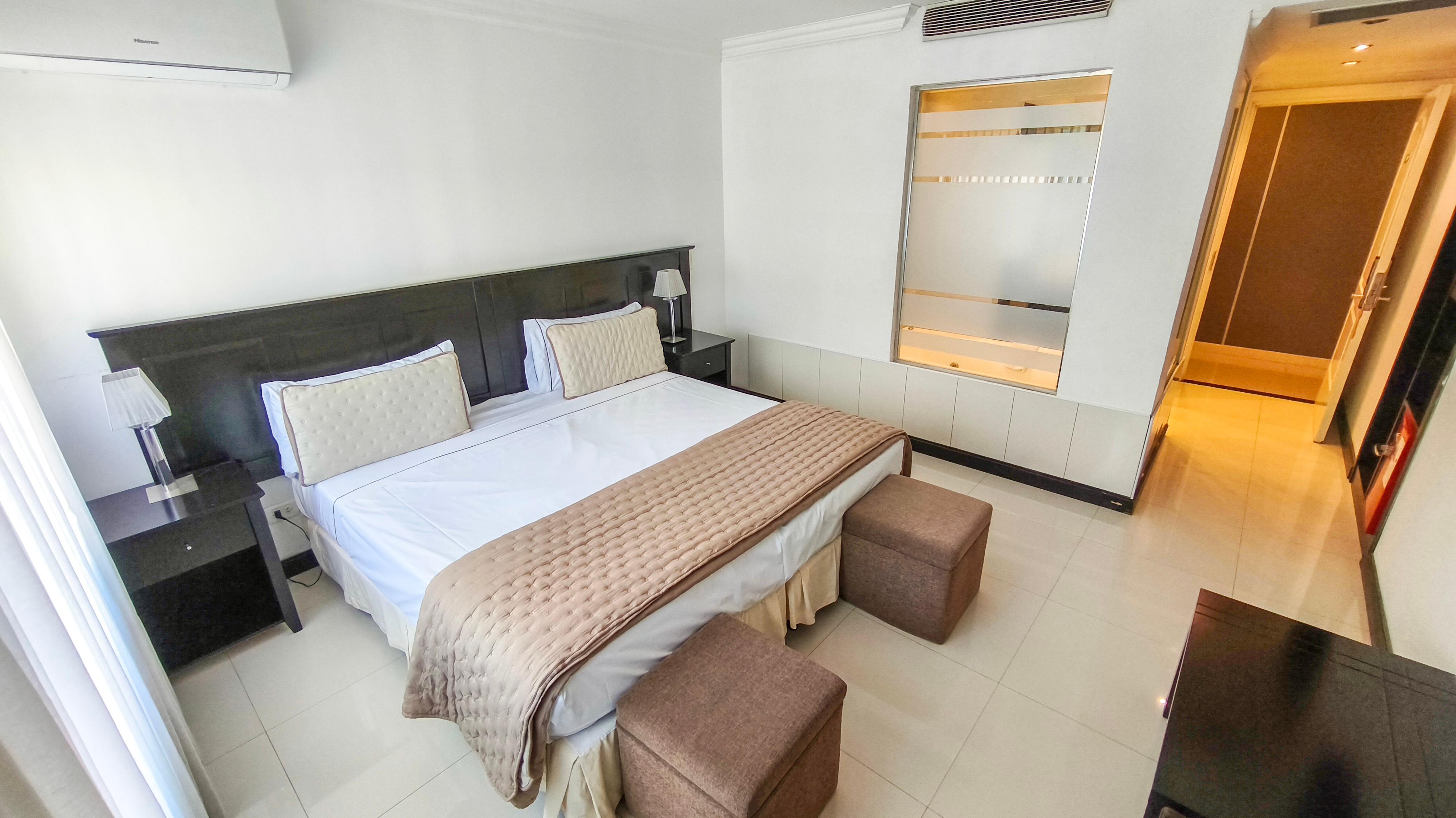 Deluxe, Double Bed, Street View
