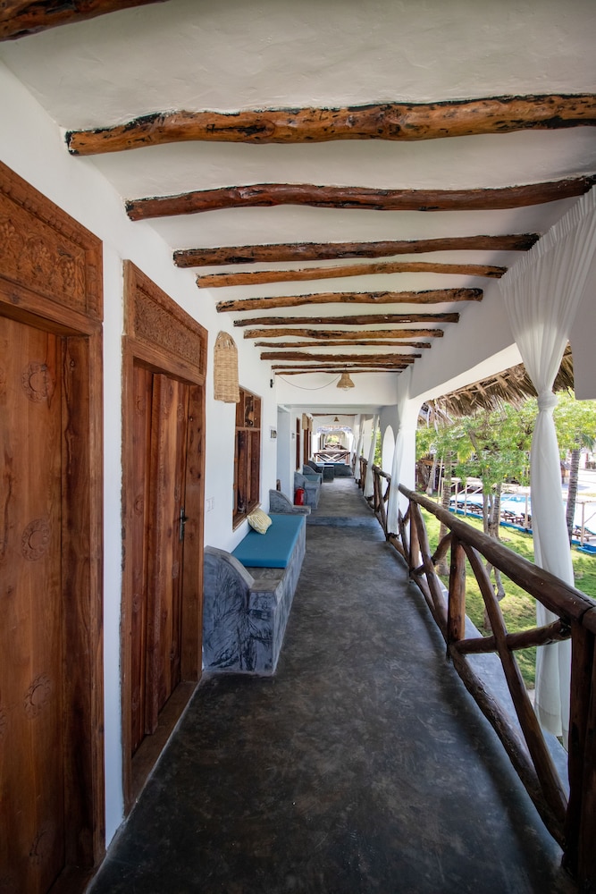 Nest Style Beach Hotel Zanzibar 55/59