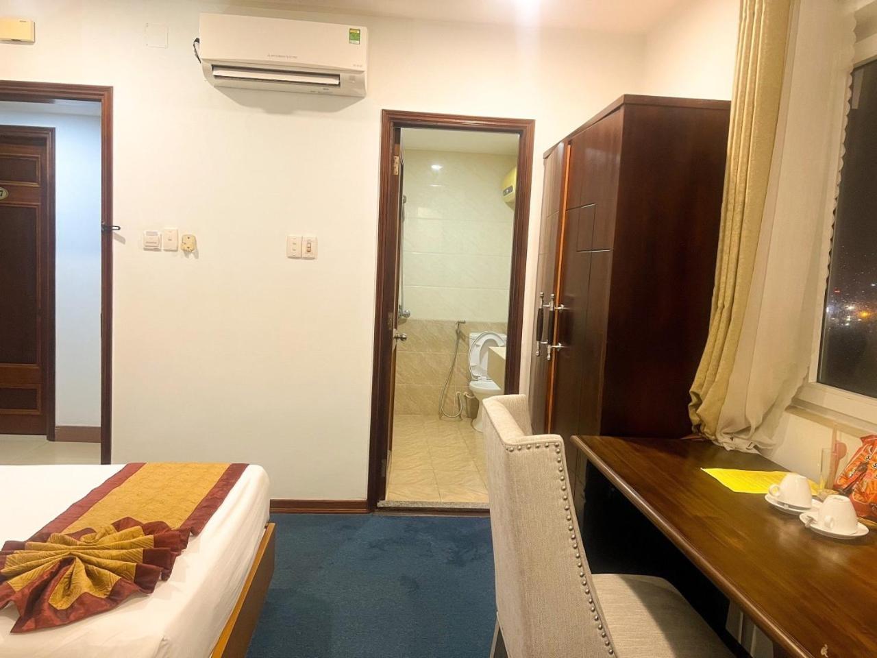 Legacy Hotel 77/77