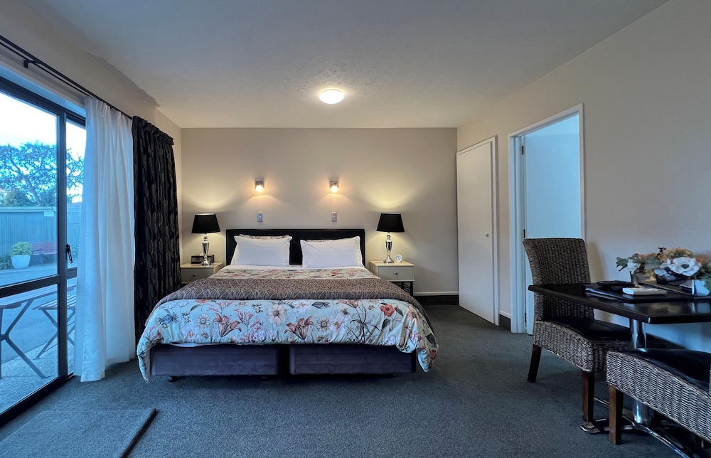 Strathern Motor Lodge 18/59