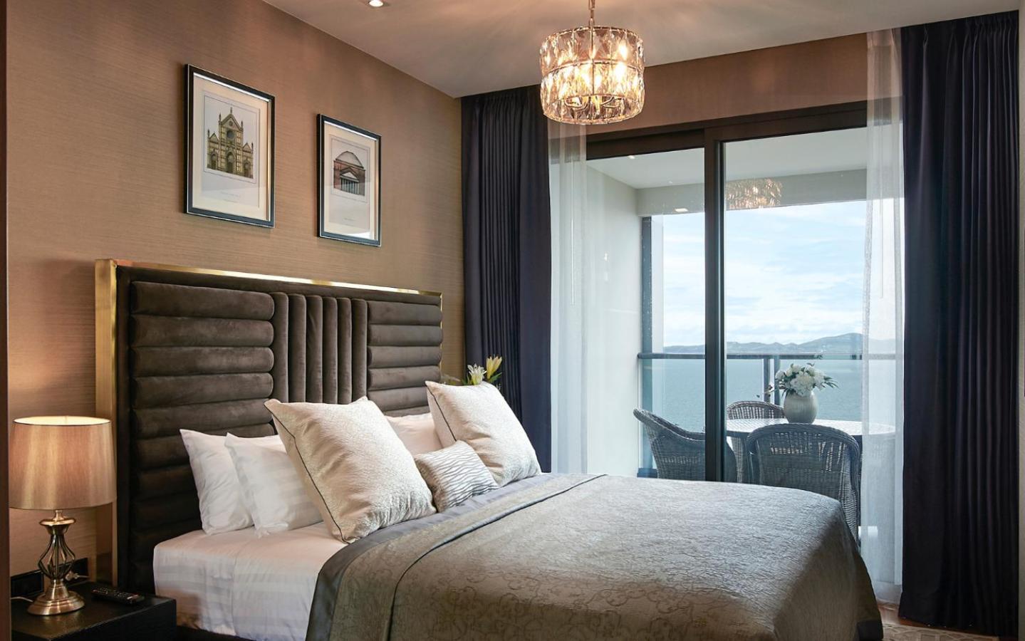 Penthouse, Apartment