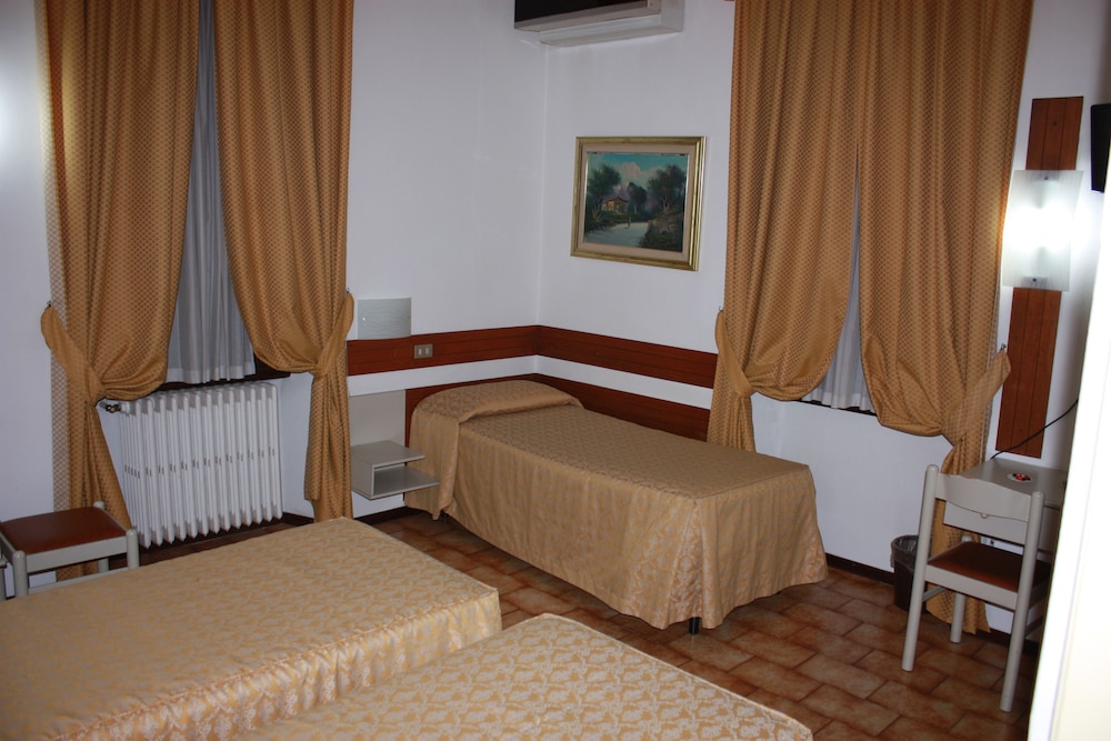 Piccolo Hotel 21/34
