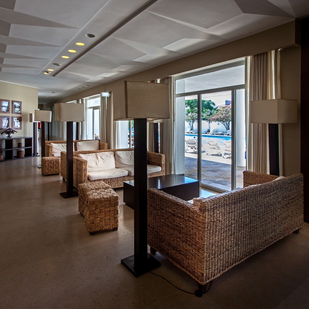 Carcavelos Beach Hotel 39/63