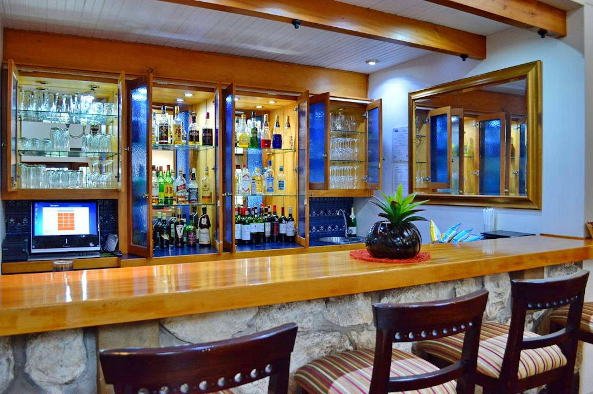 Oakhurst Hotel 8/12