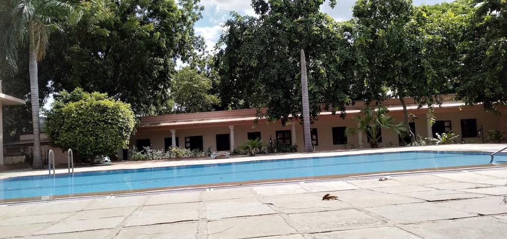 Hotel Dev Vilas 3/72