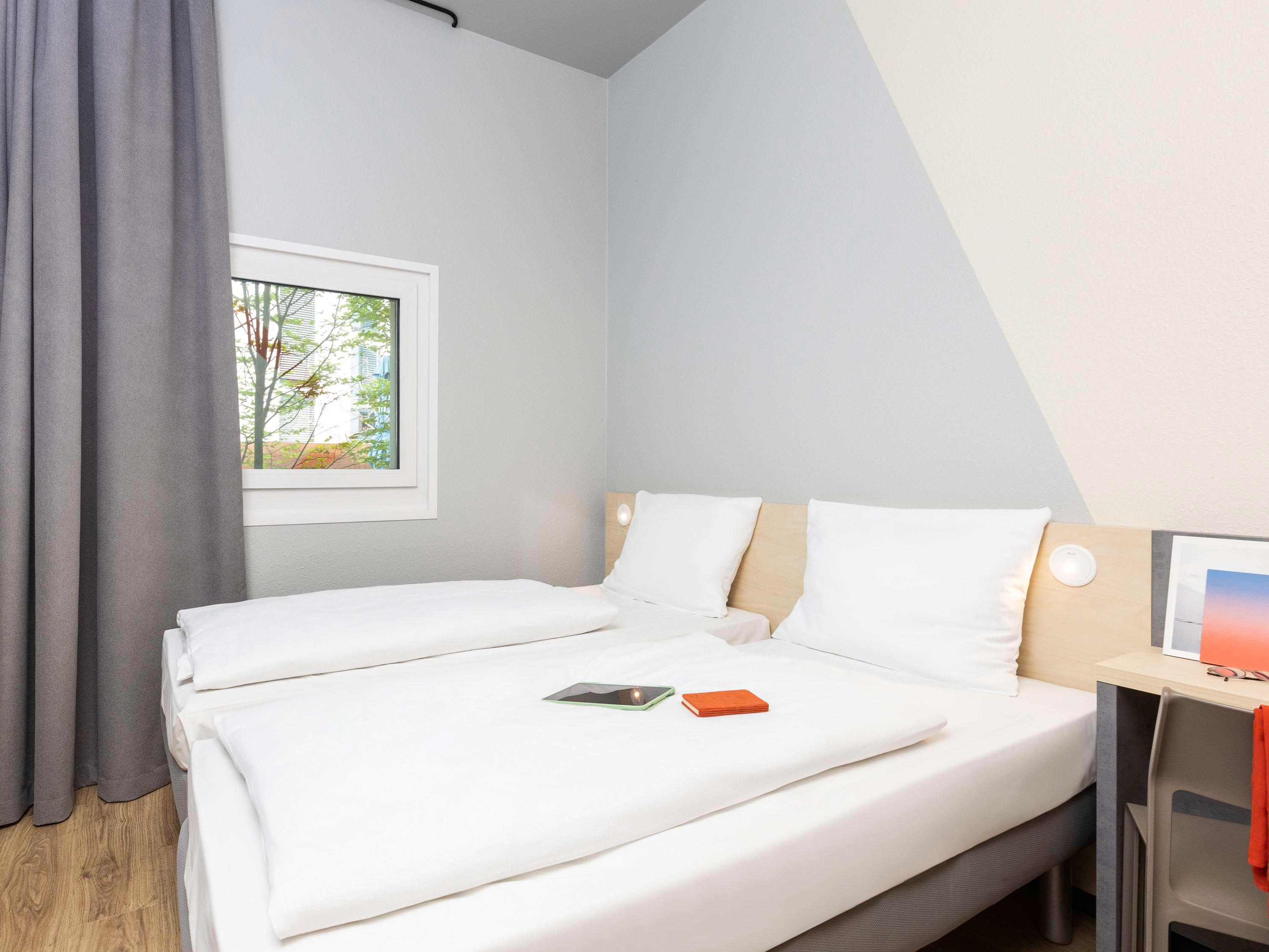 Standard, Twin Beds