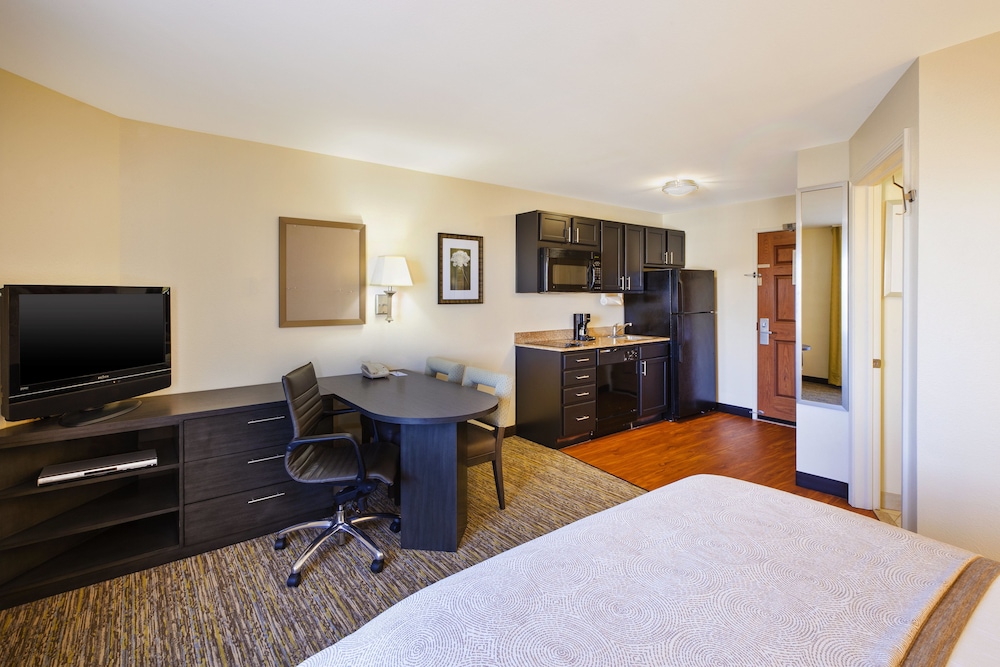 Candlewood Suites Indianapolis Airport 16/31