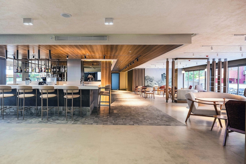 Lei Hotel 25/30