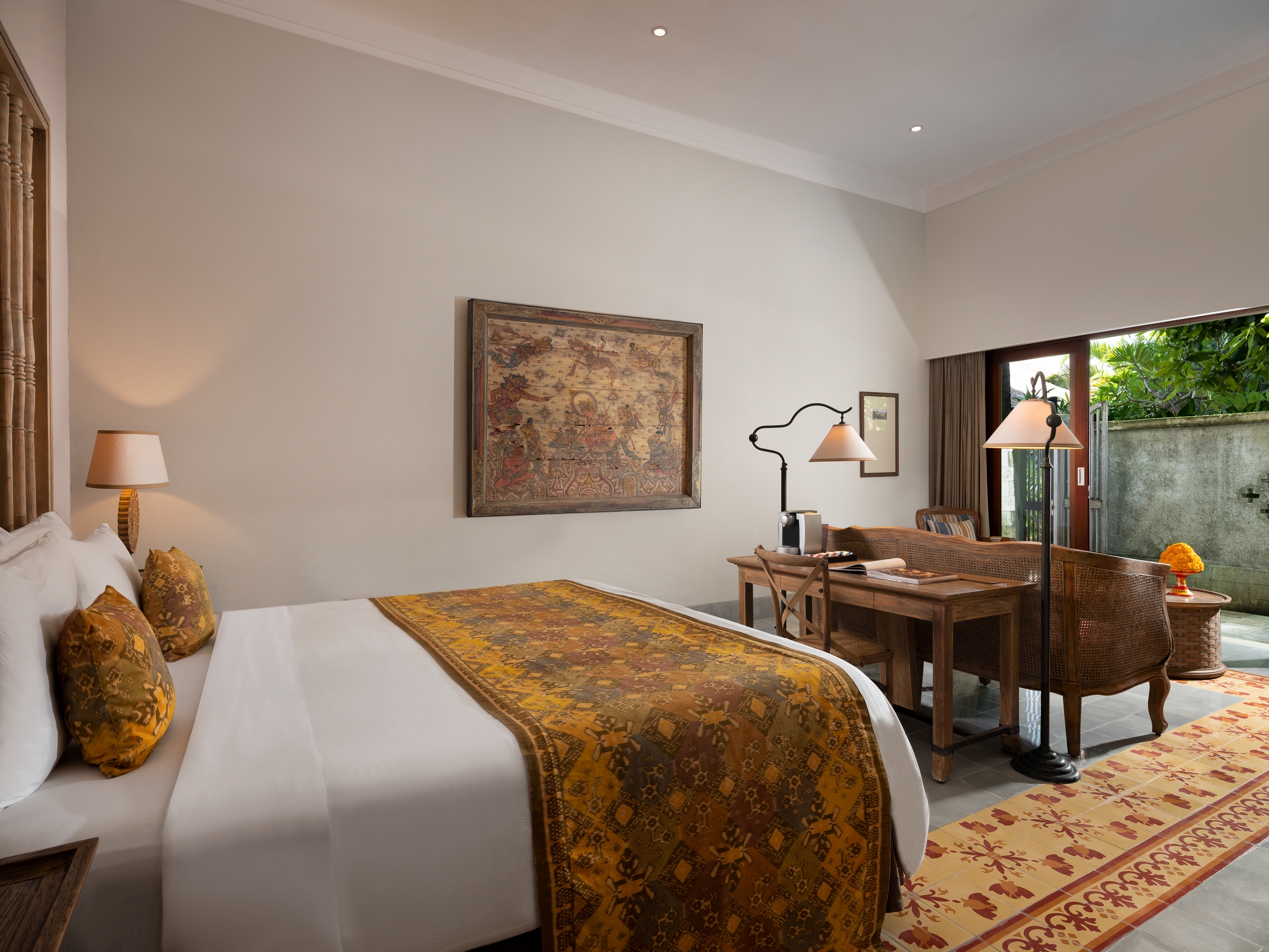 STUDIO, SUITE, POOL ACCESS