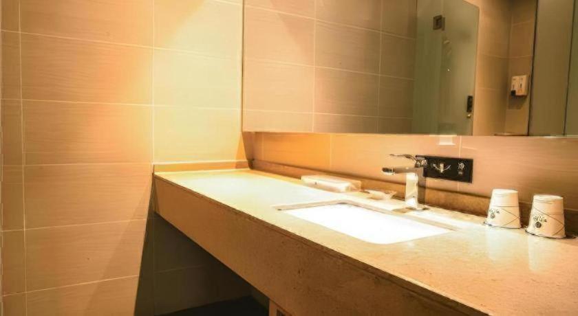 City Comfort Inn Xianning Tongcheng Zhuangyuan Square 46/50