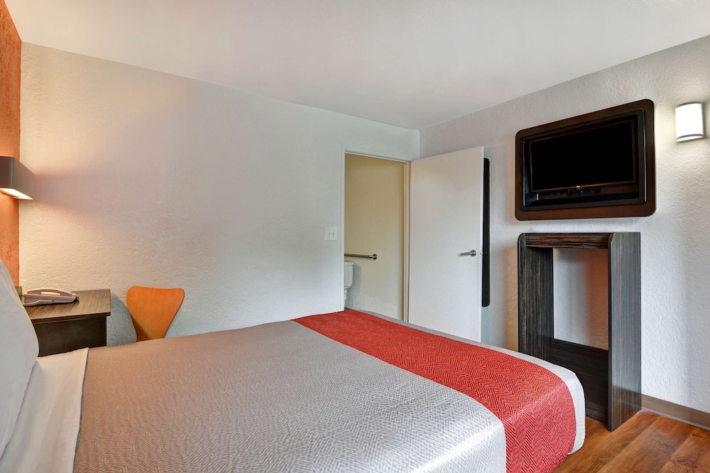 Motel6 Dania Beach, FL 32/59