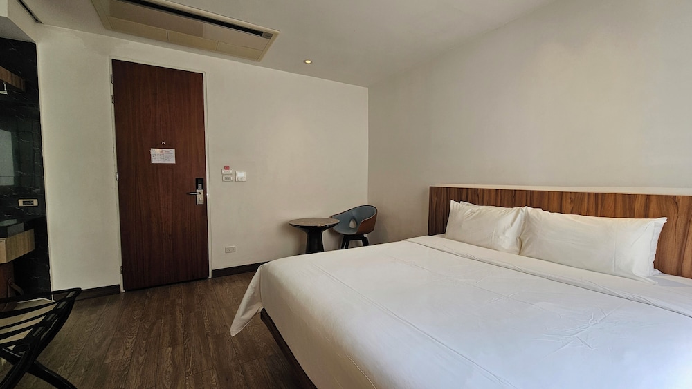 Uno Express Asoke Sukhumvit Bangkok 17/67