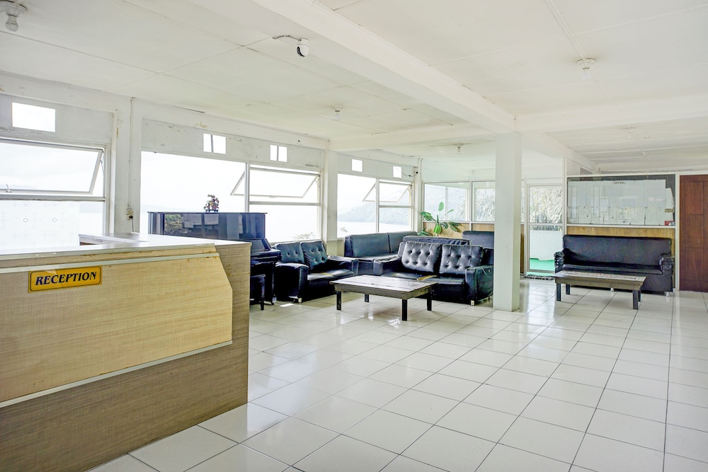 Lobby at Collection O Gapura Hotel Near Parapat Penatapan Danau Toba, PARAPAT