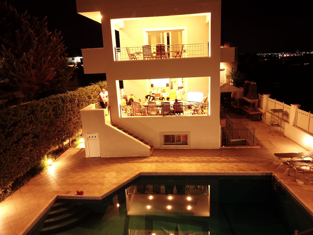 Villa D'irene 6/50