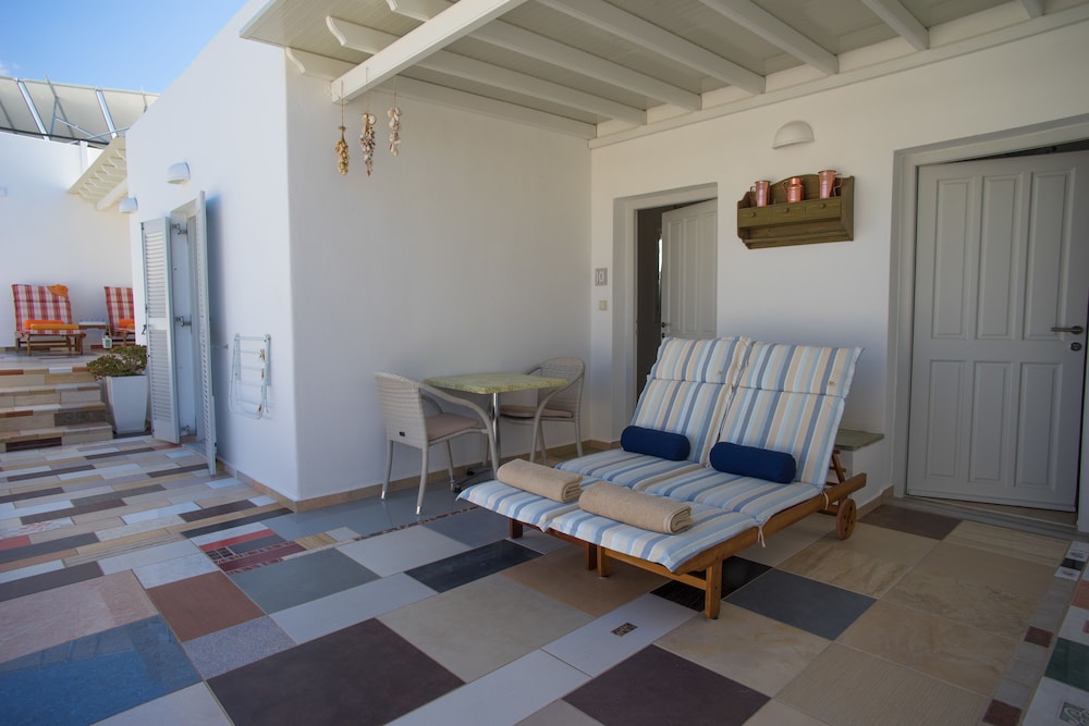 Hotel Cyclades 46/61