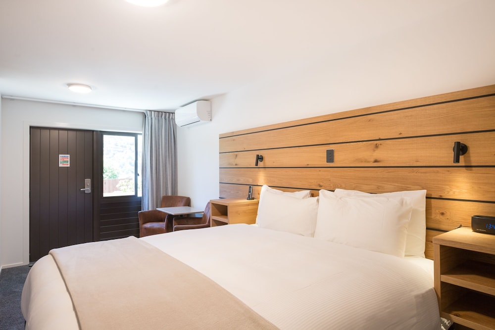 Studio, King Bed, Garden View, Courtyard Area