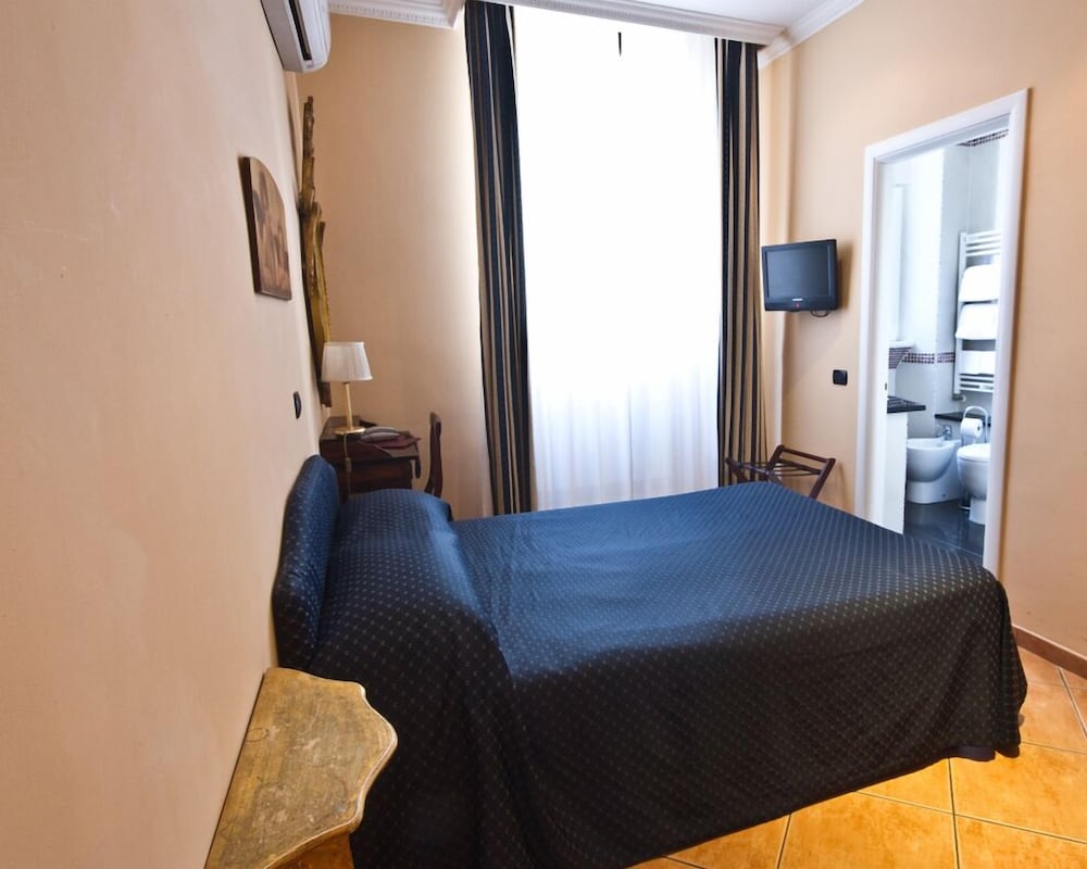 ROOM, SINGLE, DOUBLE BED