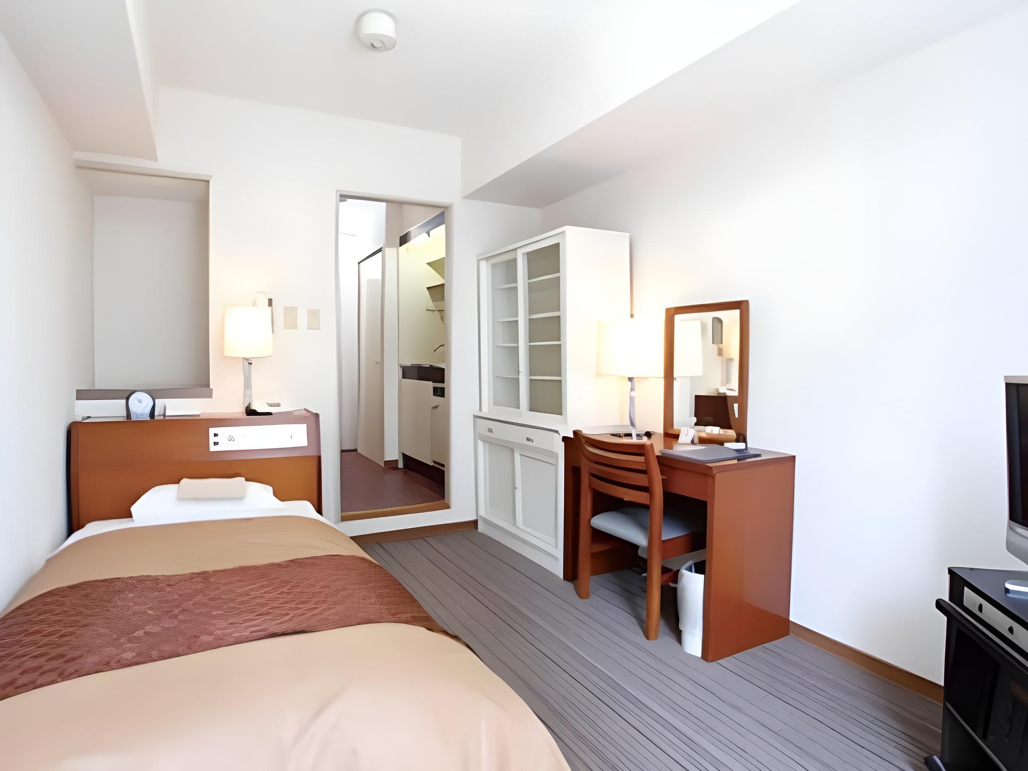 Semi Room, Semi Double Bed