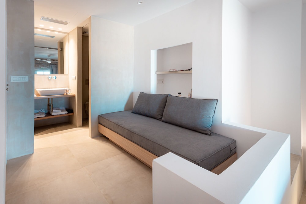 Aria Estate Suites And Spa 52/76