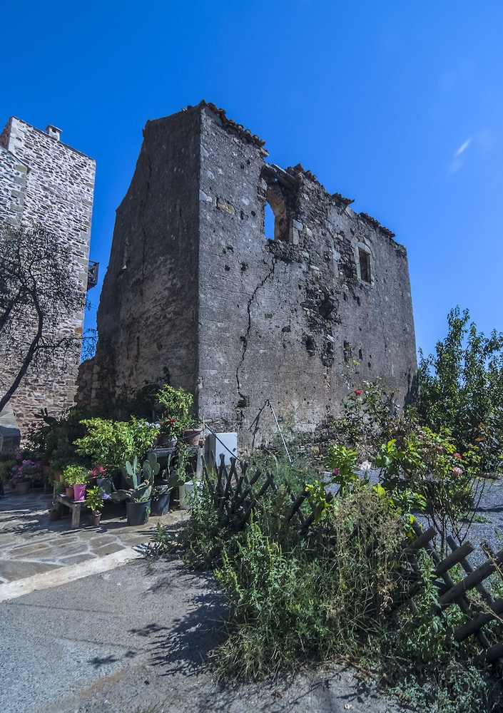 Pyrgos Petropoulaki 3/50