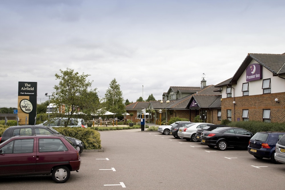 Premier Inn Hatfield 33/39