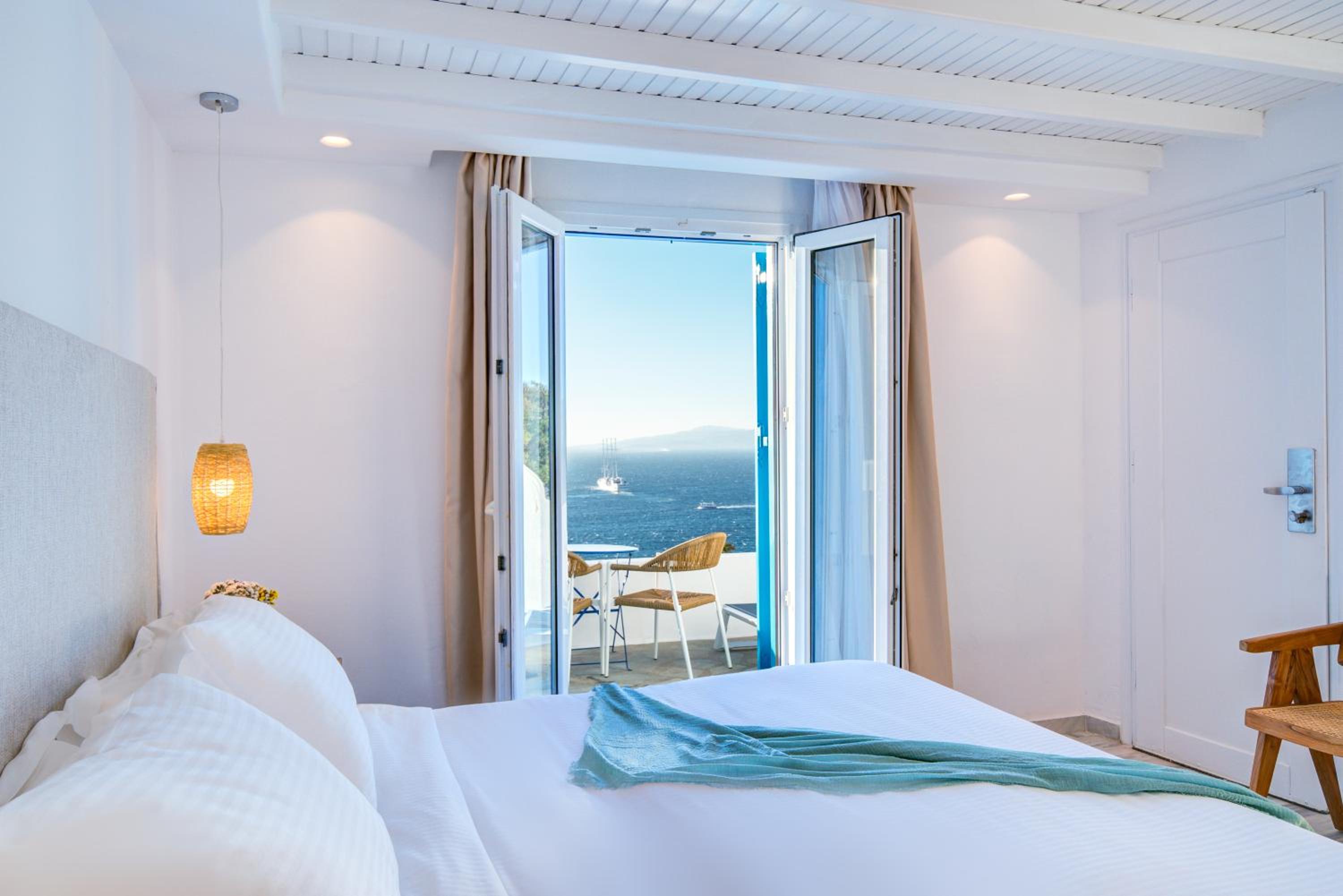 DELUXE, DOUBLE BED, SEA VIEW