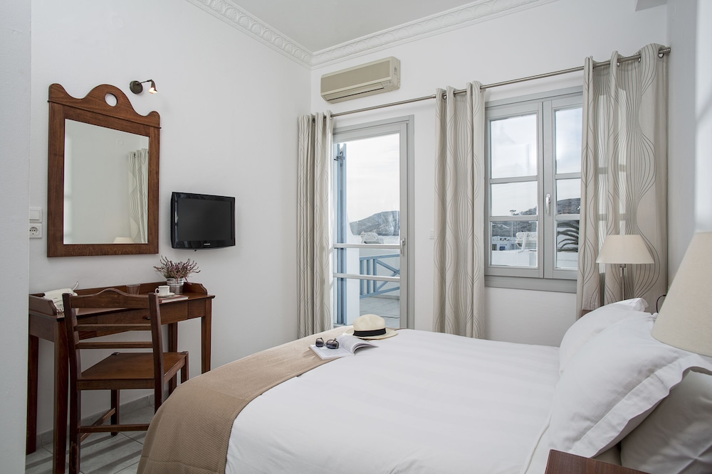Acteon Hotel 4/52