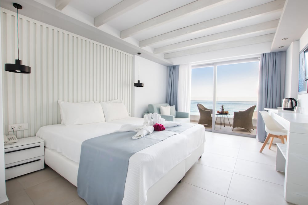 SUPERIOR, SEA VIEW