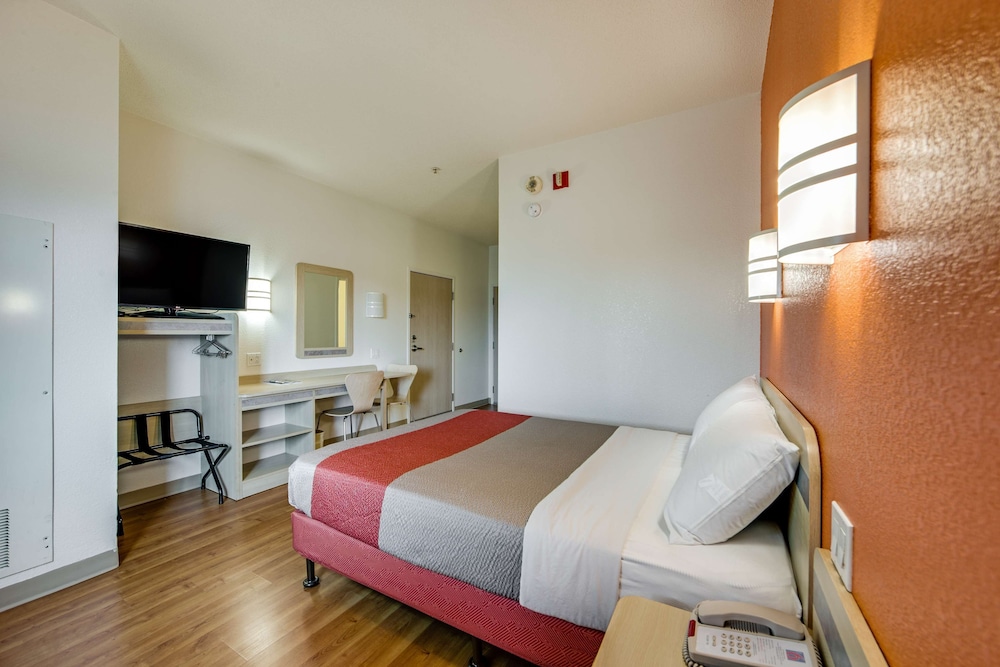 Motel6 Brampton, ON - Toronto 10/33
